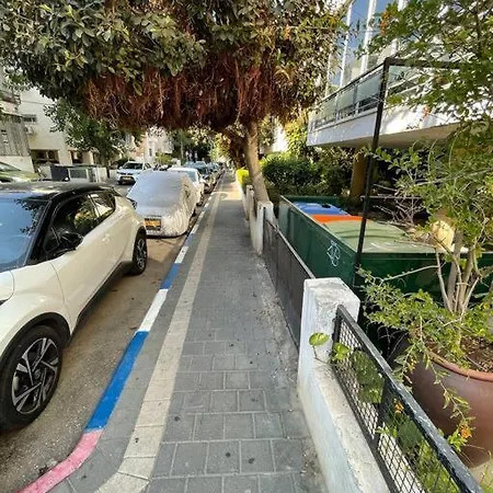 תל אביב Studio With Garden, 5 Min Walk To The Sea מראה חיצוני תמונה