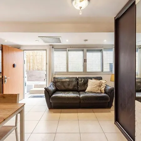 תל אביב Studio With Garden, 5 Min Walk To The Sea מראה חיצוני תמונה