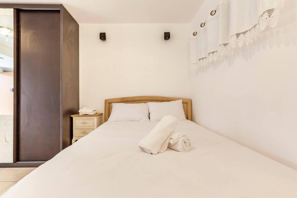 With Garden, 5 Min Walk To The Sea Тель-Авив