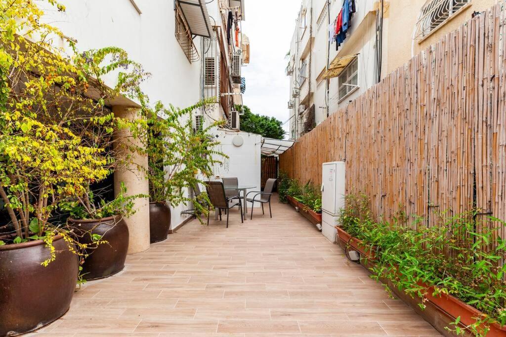 דירה With Garden, 5 Min Walk To The Sea תל אביב