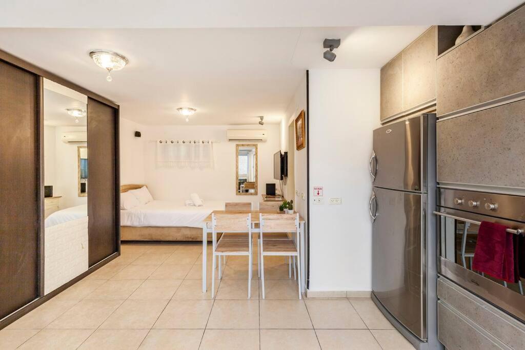 דירה With Garden, 5 Min Walk To The Sea *