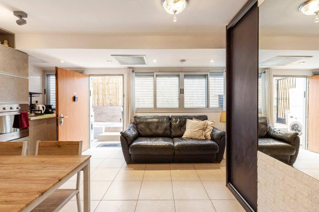 דירה With Garden, 5 Min Walk To The Sea *