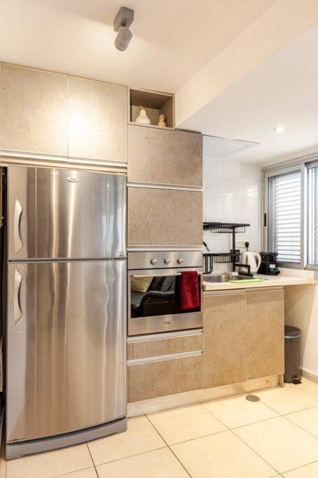 With Garden, 5 Min Walk To The Sea Apartment *