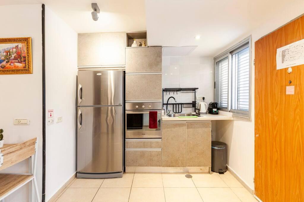 With Garden, 5 Min Walk To The Sea Apartment Tel Aviv