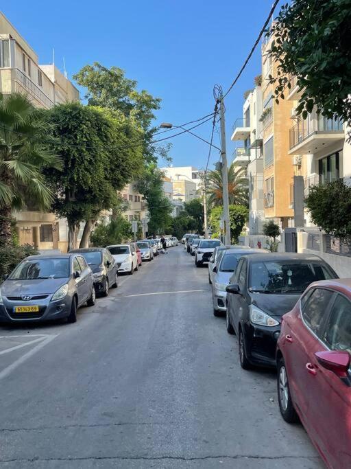 With Garden, 5 Min Walk To The Sea Apartment