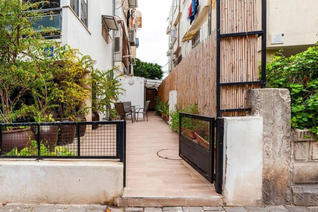 Apartment With Garden, 5 Min Walk To The Sea Tel Aviv