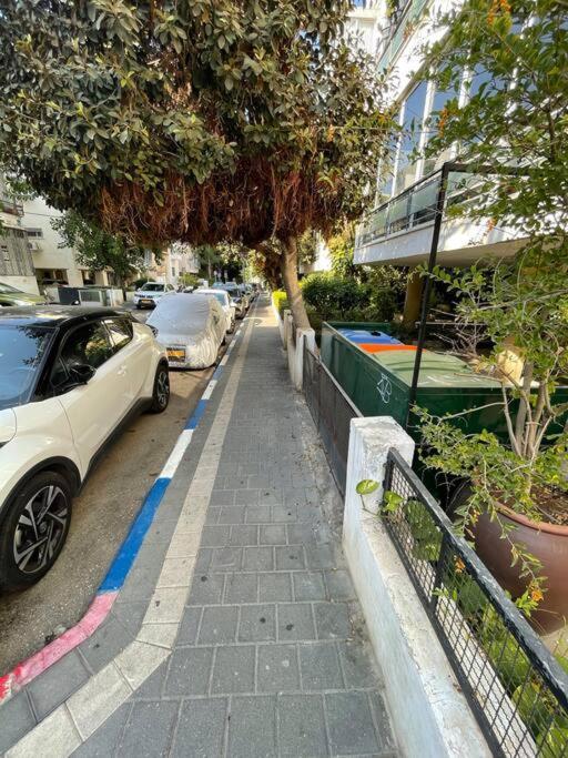 With Garden, 5 Min Walk To The Sea Apartment