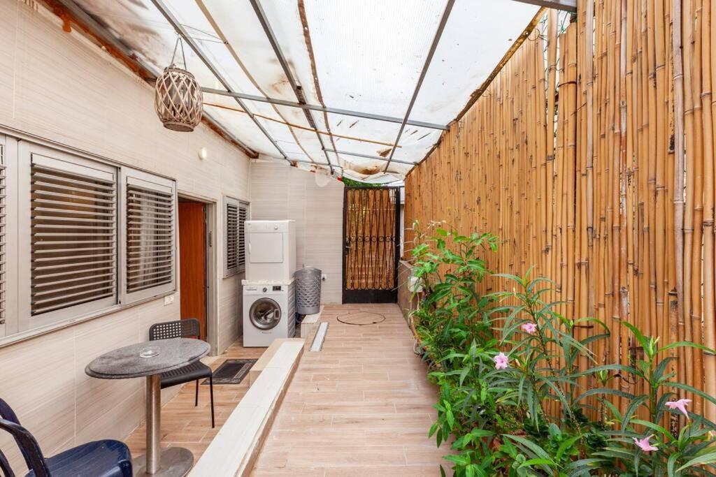 With Garden, 5 Min Walk To The Sea Apartment *