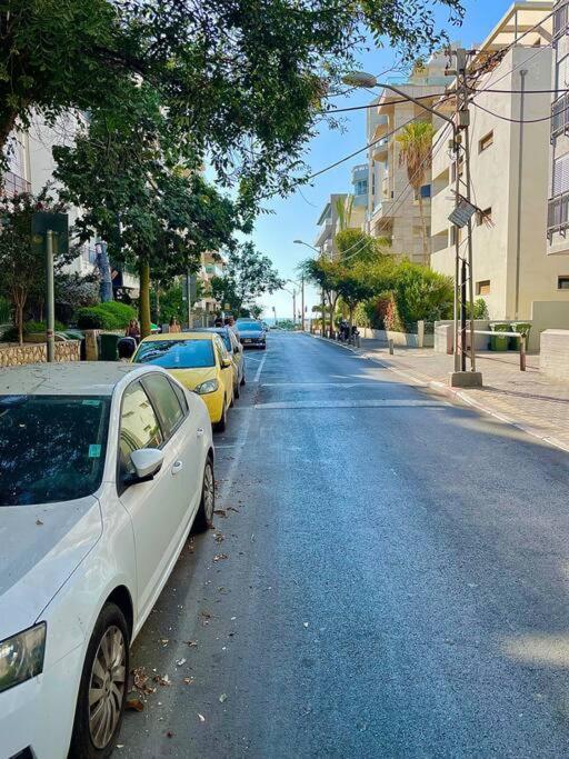 With Garden, 5 Min Walk To The Sea Apartment Tel Aviv